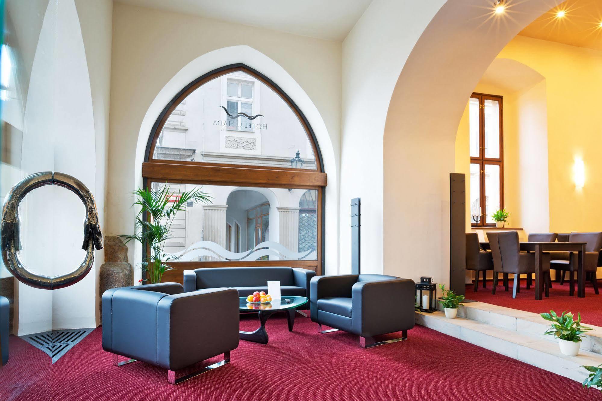 Hotel U Hada Zatec Екстер'єр фото