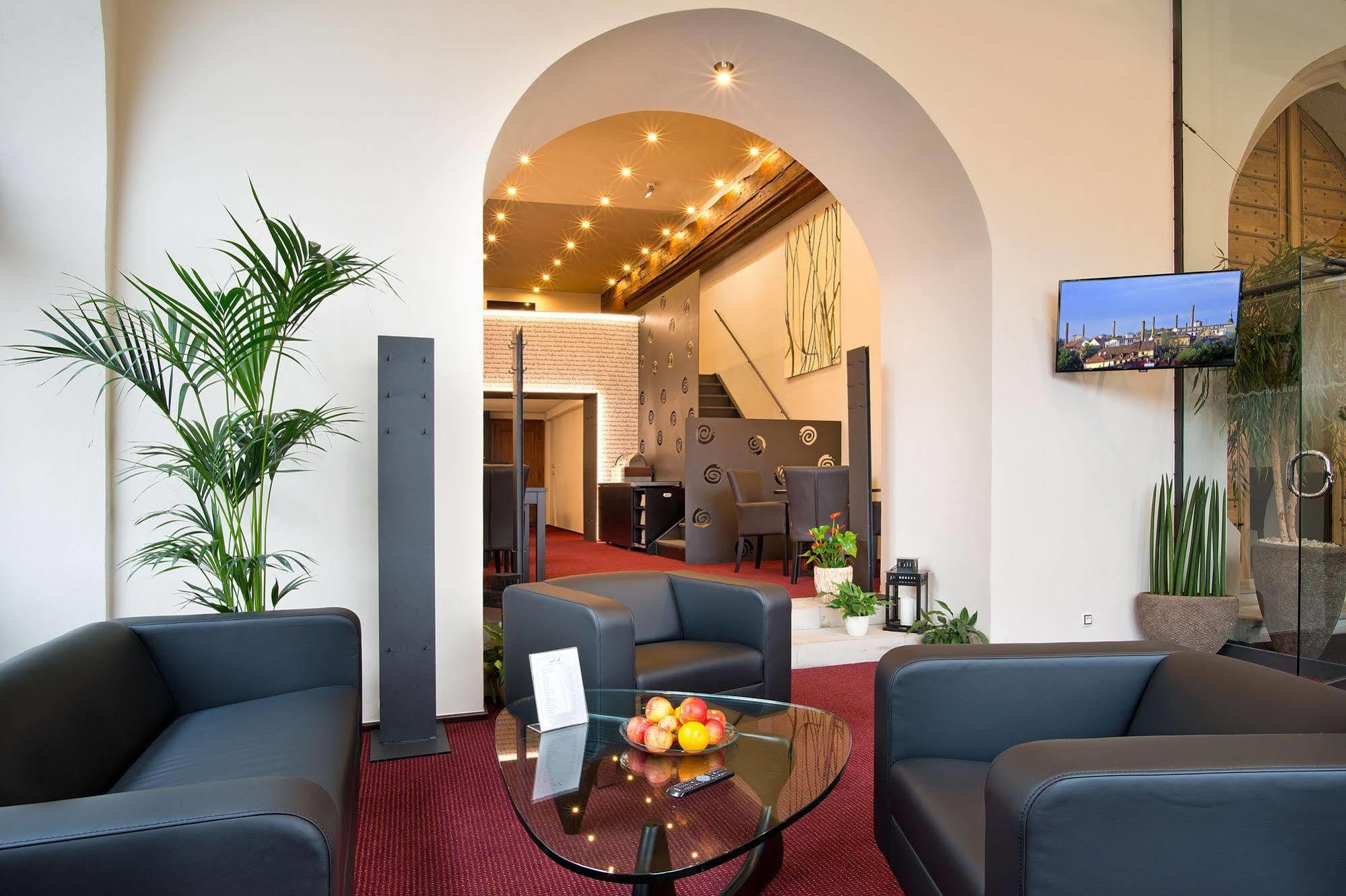 Hotel U Hada Zatec Екстер'єр фото