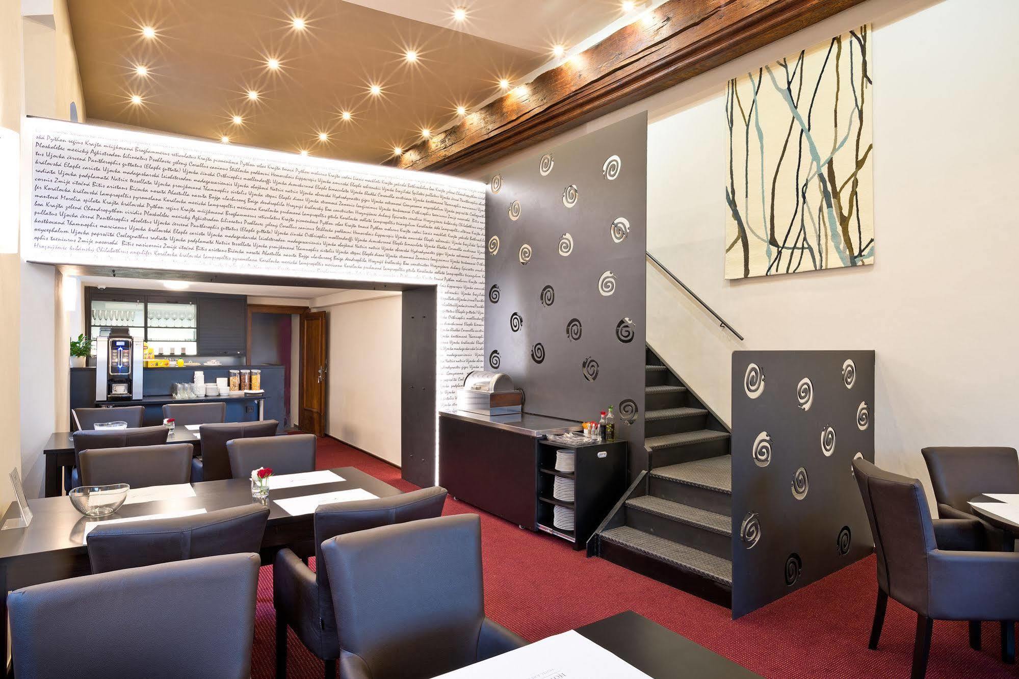 Hotel U Hada Zatec Екстер'єр фото