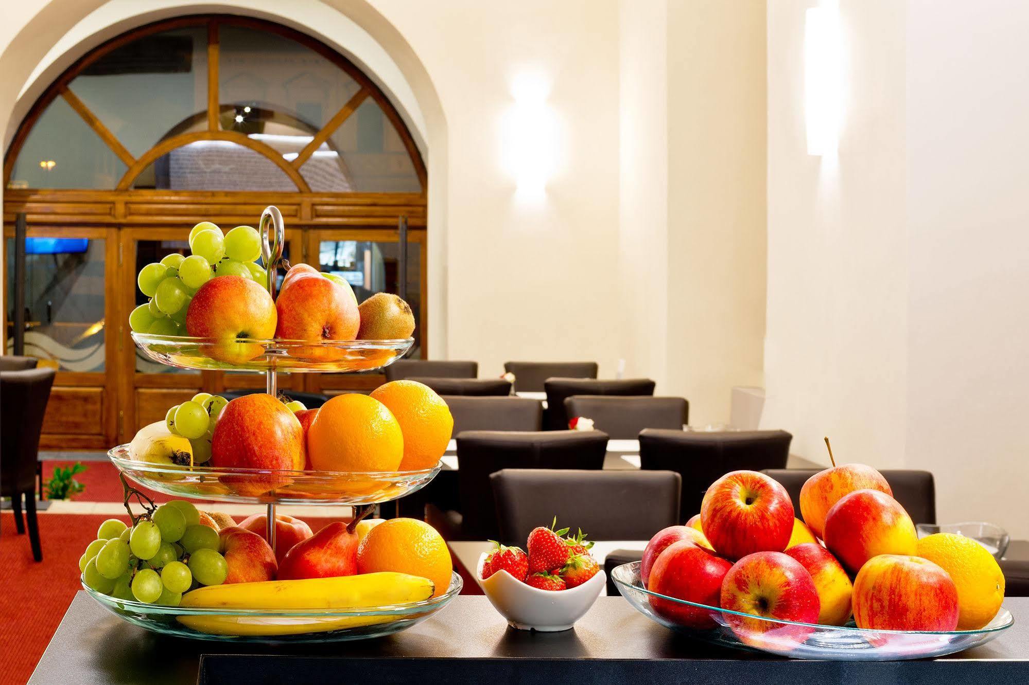 Hotel U Hada Zatec Екстер'єр фото