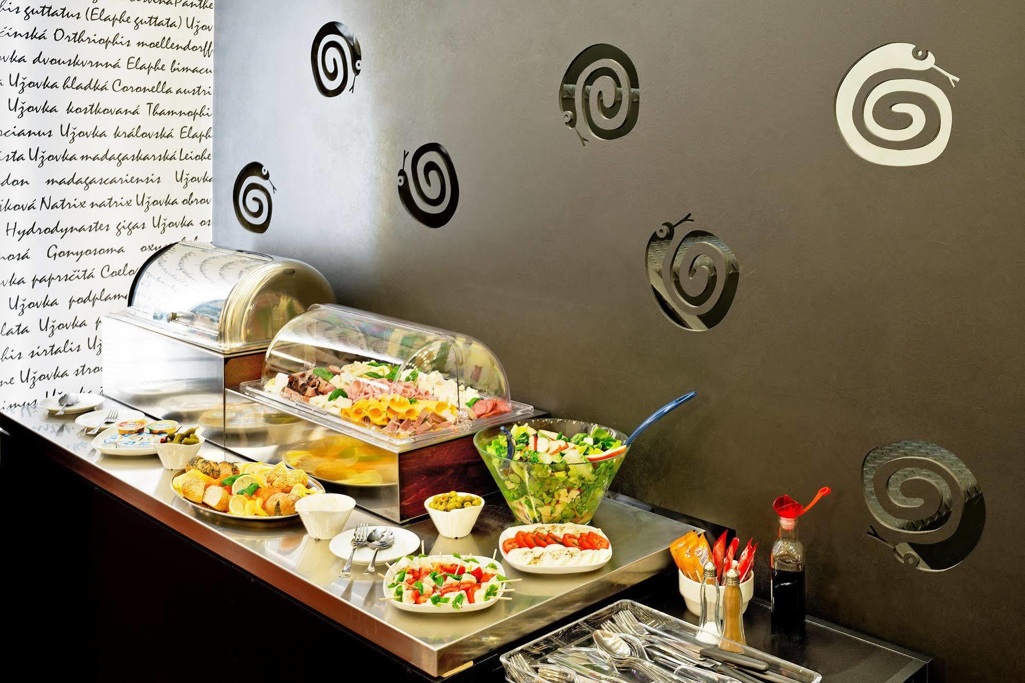 Hotel U Hada Zatec Екстер'єр фото