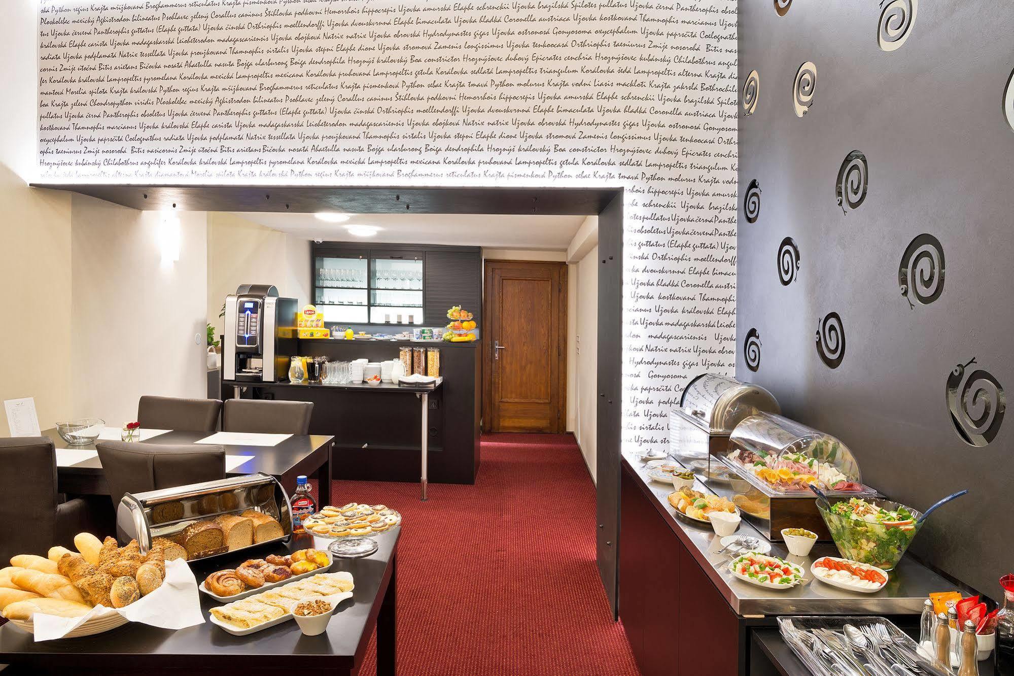 Hotel U Hada Zatec Екстер'єр фото