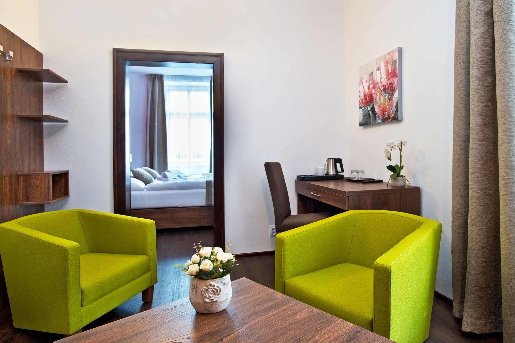 Hotel U Hada Zatec Екстер'єр фото