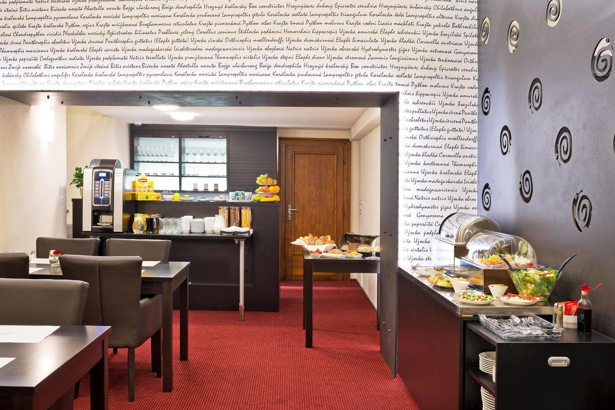 Hotel U Hada Zatec Екстер'єр фото