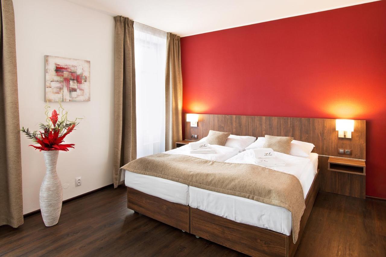 Hotel U Hada Zatec Екстер'єр фото